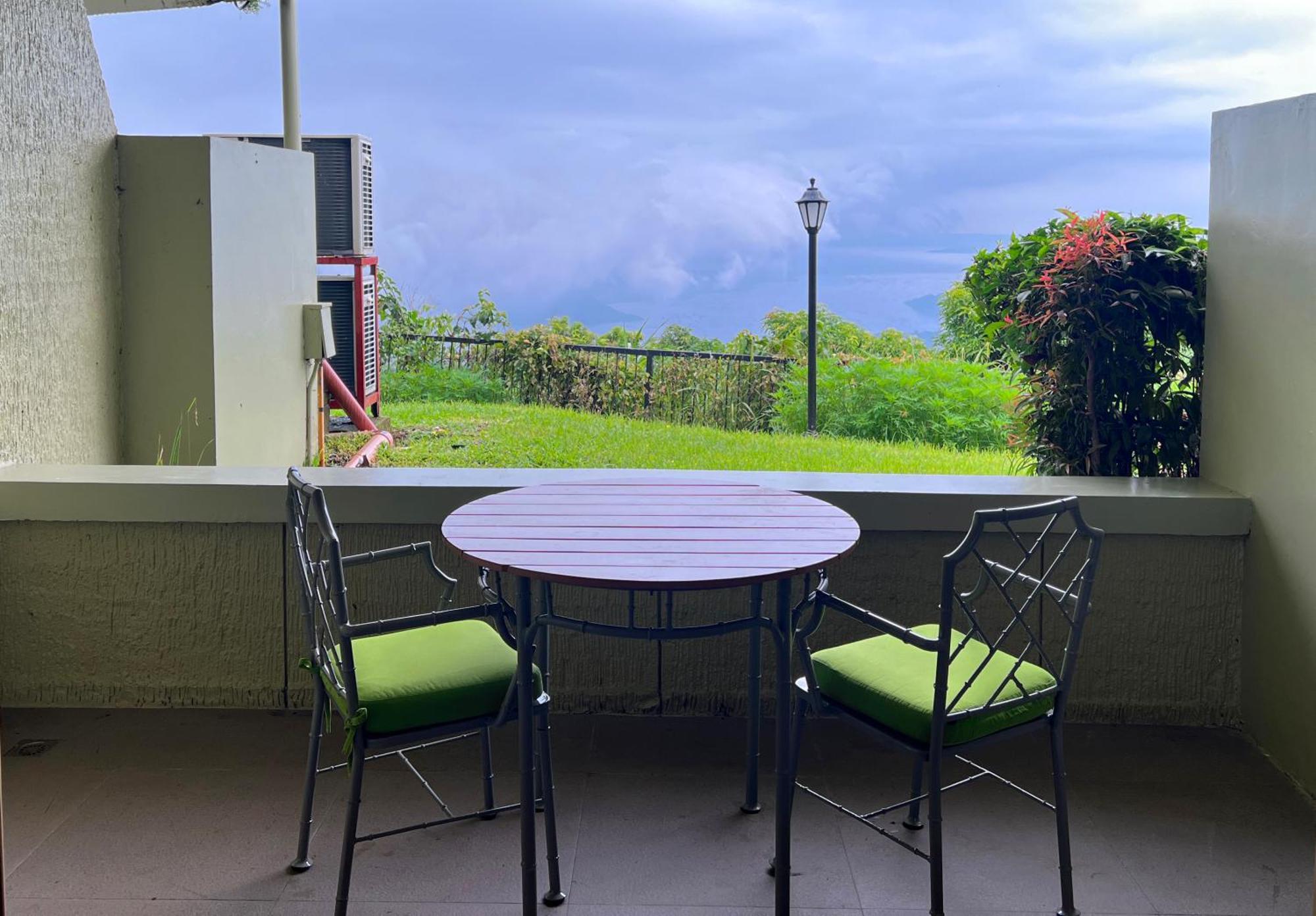 Taal Vista Hotel Tagaytay City Exteriér fotografie A balcony in a condominium